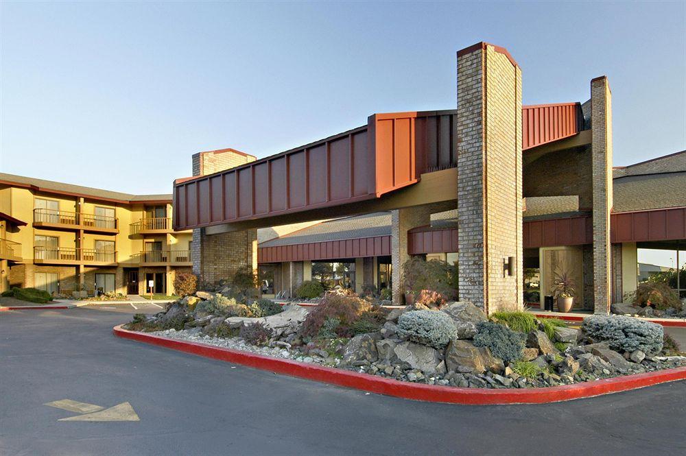 Red Lion Hotel Pasco Airport & Conference Center Экстерьер фото